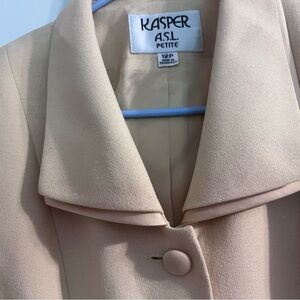 12petite suite. Never worn tags on garment. Zip up skirt. Kasper brand
